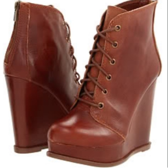 Steve Madden Shoes - STEVE MADDEN Thronne Leather Wedge Bootie